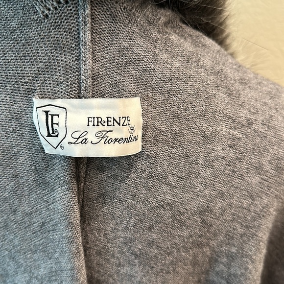 La Fiorentina Ruana with Faux fur Collar - Picture 7 of 7